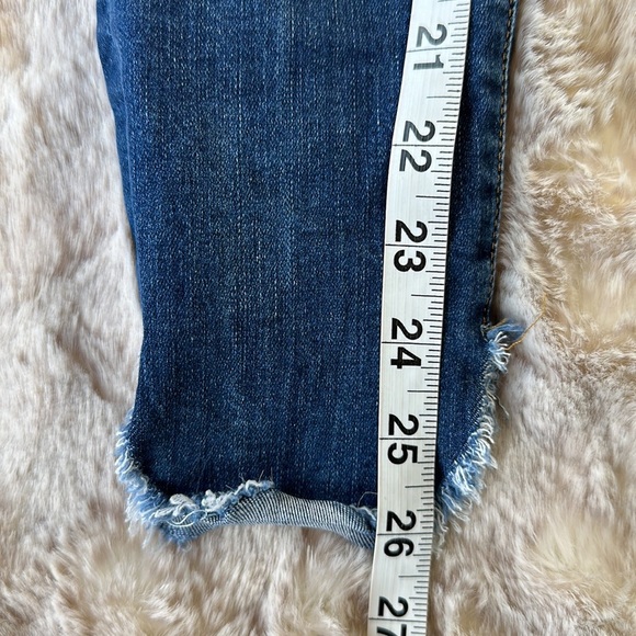 FRAME
Le Skinny De Jeanne Crop Petal Hem - Picture 10 of 16